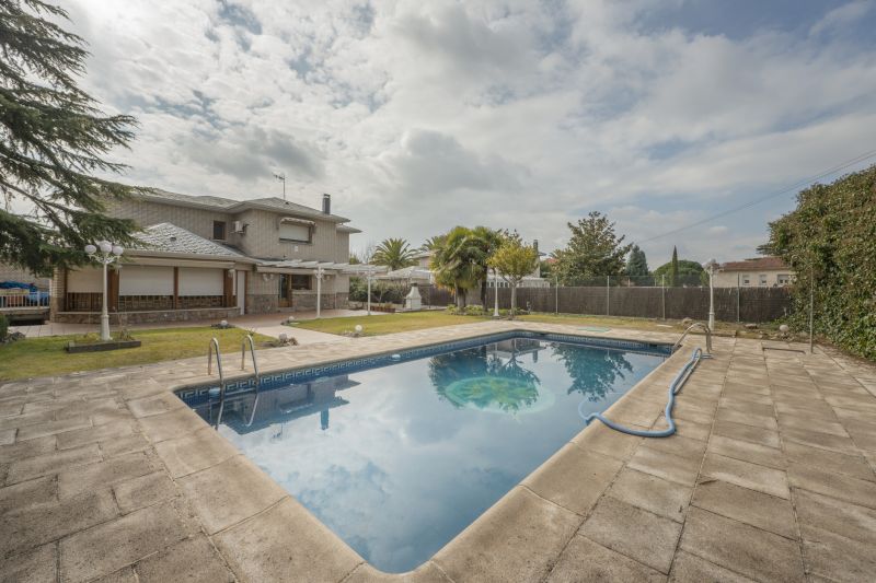 Best Pool Safety Contractors in Danbury, CT